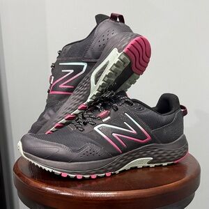 New Balance T410 V8 Women's Trail Running Sneakers - Charcoal with Pink Accents